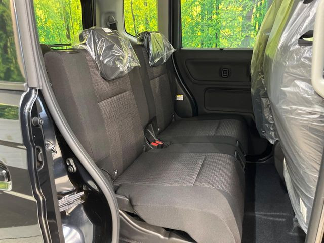 高品質なオリジナルフロアマットもオプションにてご用意しております。お好きなデザインやカラーをお車に合わせて選んでいただくことができます♪