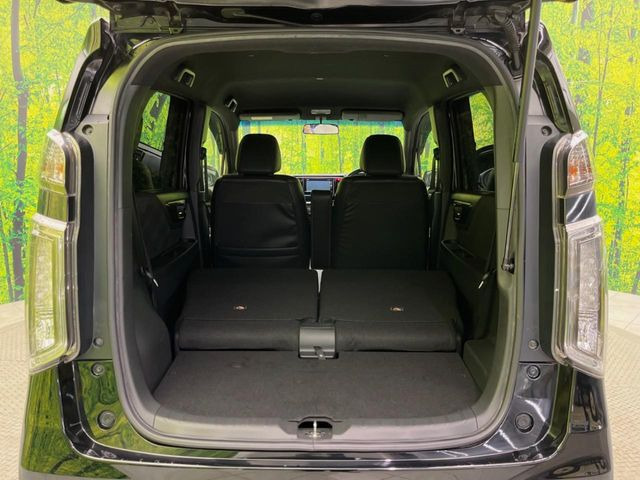 ���i�̂���������ʋ΁A���}���ɏ\���ȉ׎��X�y�[�X���m�ۂ��Ă���܂��B�Z�J���h�V�[�g��|���ƁA�傫�ȉו��̐ύڂ��\�ł���