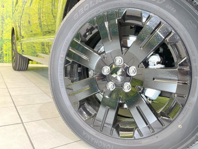 【純正18インチアルミホイール】外観にマッチした純正アルミホイールを装着しております。各種社外アルミホイールや、スタッドレスタイヤも取扱いしております。是非ご相談ください♪