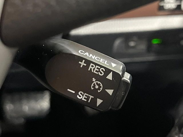 �y�N���[�Y�R���g���[���z�������H�����N���N���s�B�A�N�Z���𗣂��Ă���葬�x�ő��s���ł��A�������^�]���̕��S���y��!�����E�������ȒP�ȃX�C�b�`����Œ����ł��܂��B