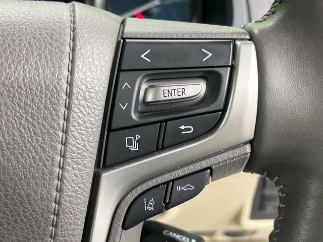 【トヨタセーフティセンス】走行中に前方の車両等を認識し、衝突しそうな時は警報とブレーキで衝突回避と被害軽減をアシスト。より安全にドライブをお楽しみいただけます。