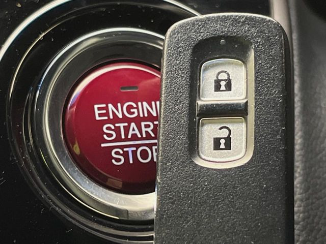 �yHonda�X�}�[�g�L�[�z�J�o����|�P�b�g�ɓ��ꂽ�܂܂ł��h�A�̎{���E�������\�ȃX�}�[�g�L�[�𑕔��B�G���W���̃I���E�I�t�����J�M�����o���K�v����������Ƃ��Ă��֗��ł���