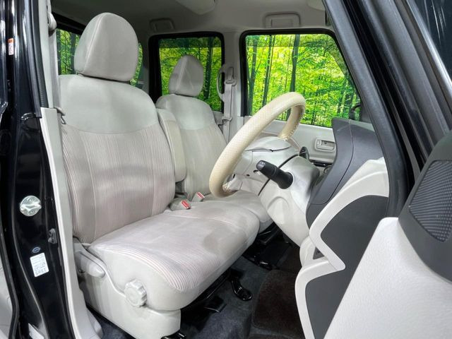 運転席シート廻りは使用感も少なく、良好な状態となっています。丁寧に使われていたことがよくわかりますね。