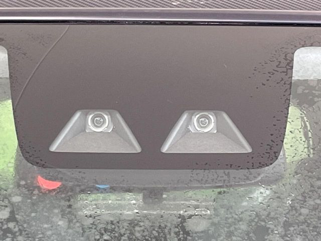 【スマートアシスト】走行中に前方の車両等を認識し、衝突しそうな時は警報とブレーキで衝突回避と被害軽減をアシスト。より安全にドライブをお楽しみいただけます。