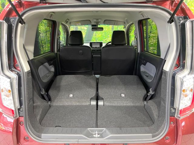 後席を格納すると、これだけの広さが!シーンに合わせたシートアレンジで、大きな荷物も積むことが出来ます♪