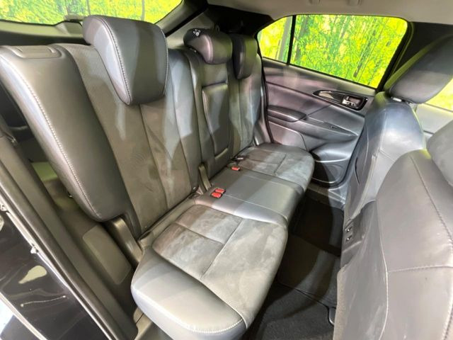 後部座席も気になるようなキズ・汚れやへたり等、大きなダメージはなく、良好な状態です。