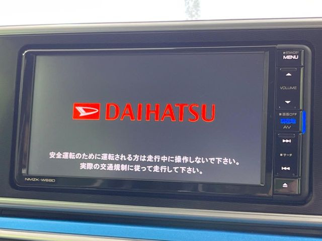 【メーカー純正ナビ】インテリアに溶け込むスタイリッシュな「専用設計」メーカーナビを装備♪視認性や操作性など基本性能にも優れ、より上質なカーライフをお楽しみいただけます。
