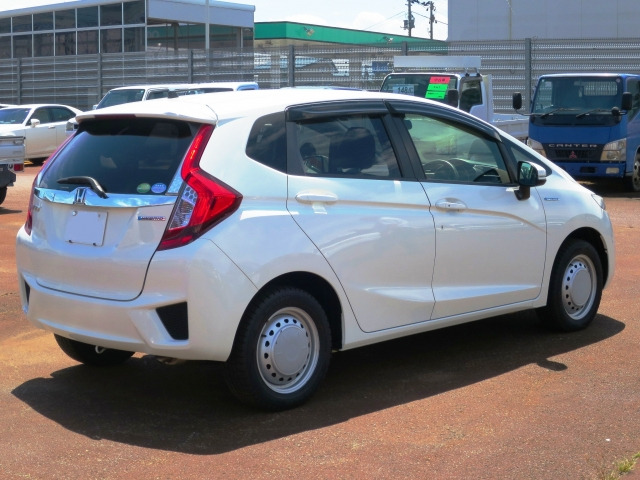 フィット1.5 ハイブリッド Fパッケージ 4WD