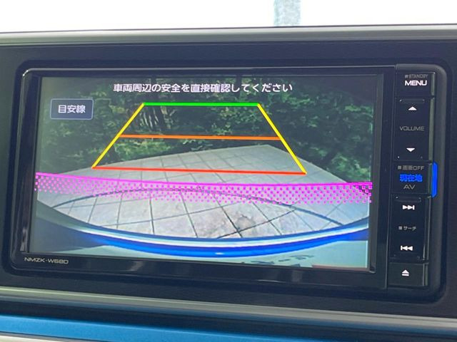 【バックカメラ】駐車時に後方がリアルタイム映像で確認できます。大型商業施設や立体駐車場での駐車時や、夜間のバック時に大活躍!運転スキルに関わらず、今や必須となった装備のひとつです!