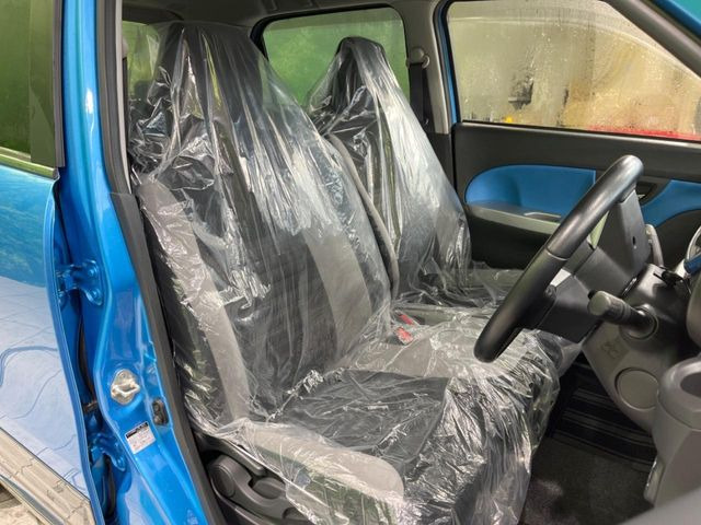 運転席シート廻りは使用感も少なく、良好な状態となっています。丁寧に使われていたことがよくわかりますね。