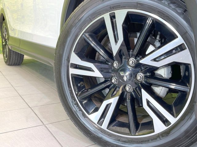 �y����18�C���`�A���~�z�C�[���z�O�ςɃ}�b�`���������A���~�z�C�[���𑕒����Ă���܂��B�e��ЊO�A���~�z�C�[����A�X�^�b�h���X�^�C�����戵�����Ă���܂��B���񂲑��k����������