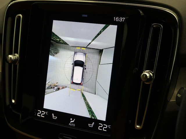 �y360&deg;�r���[�J�����z4��̍��𑜓x�J������360�x�̒��Ր}��\���B�ׂ̎Ԃ�ǁA���p�ɂ����Q���Ȃǂ���ʂŊm�F�ł��邽�߁A�����X�y�[�X�ł̒��ԁE�o��������S�ł��B