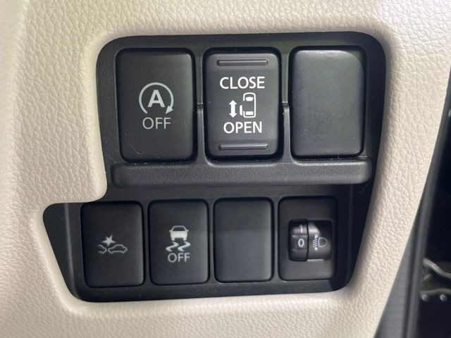 【パワースライドドア】スマートキーや運転席のスイッチでスライドドアの開閉が可能♪電動だから力を入れてドアを開ける必要が無く、小さいお子様でも、重い荷物を持っている時もラクに開け閉めできます♪