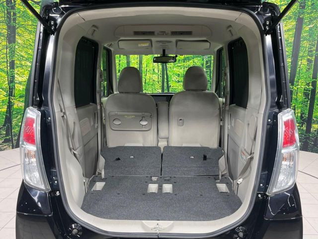 後席を格納すると、これだけの広さが!シーンに合わせたシートアレンジで、大きな荷物も積むことが出来ます♪