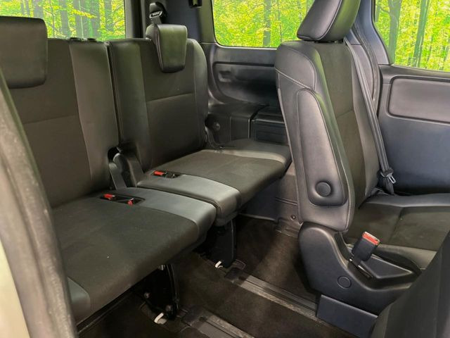 3列目シートはもちろん状態良好☆大人でもゆったりと座って頂けますので、大人数でのお出かけもラクラクです♪ご家族で、気の知れた仲間で、ドライブに行くのが楽しみですね♪