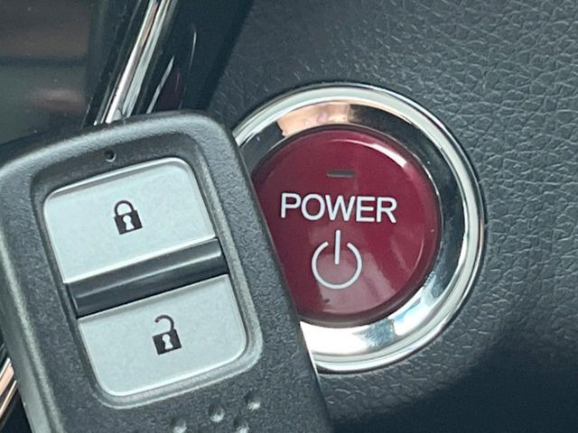 �yHonda�X�}�[�g�L�[�z�J�o����|�P�b�g�ɓ��ꂽ�܂܂ł��h�A�̎{���E�������\�ȃX�}�[�g�L�[�𑕔��B�G���W���̃I���E�I�t�����J�M�����o���K�v����������Ƃ��Ă��֗��ł���