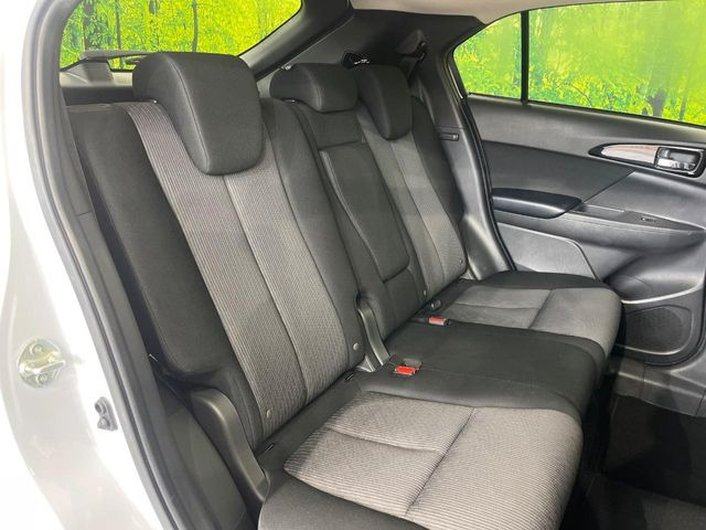 後部座席も気になるようなキズ・汚れやへたり等、大きなダメージはなく、良好な状態です。