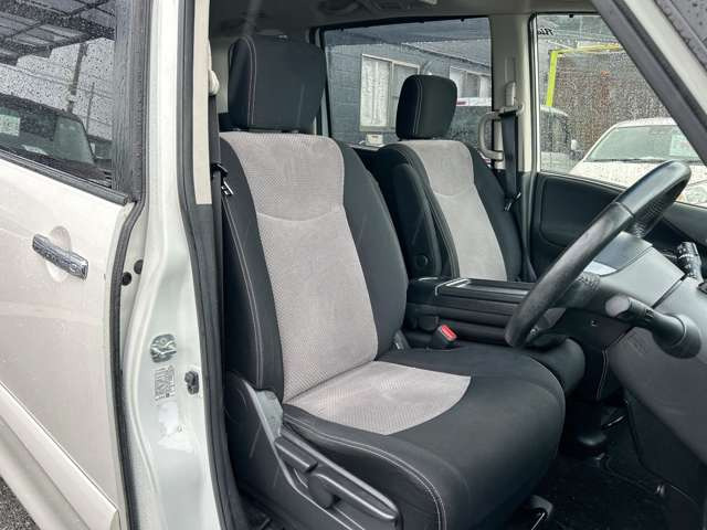 ���X�ł͌y�����Ԃ��畁�ʎԂ܂ŕ��L���I�[�����[�J�[�̎Ԏ�E�F�E�O���[�h��L�x�ɑ����Ă���܂��B