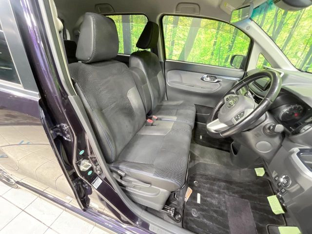 運転席シート廻りは使用感も少なく、良好な状態となっています。丁寧に使われていたことがよくわかりますね。