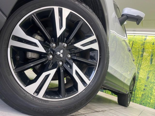 【純正18インチアルミホイール】外観にマッチした純正アルミホイールを装着しております。各種社外アルミホイールや、スタッドレスタイヤも取扱いしております。是非ご相談ください♪