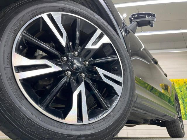 【純正18インチアルミホイール】外観にマッチした純正アルミホイールを装着しております。各種社外アルミホイールや、スタッドレスタイヤも取扱いしております。是非ご相談ください♪