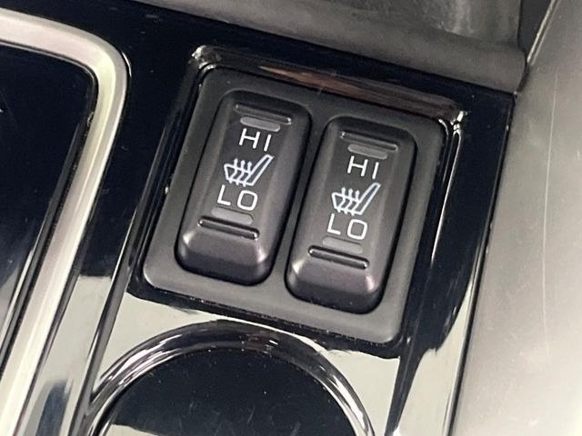 【シートヒーター】寒い日に重宝するシートヒーター!エアコンより早く温まってくれるので寒がりの人も安心ですね♪エアコンの温風は乾燥するから苦手、という方にもをおすすめです。