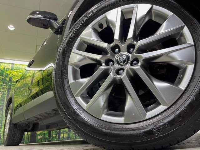 【純正19インチアルミホイール】外観にマッチした純正アルミホイールを装着しております。各種社外アルミホイールや、スタッドレスタイヤも取扱いしております。是非ご相談ください♪