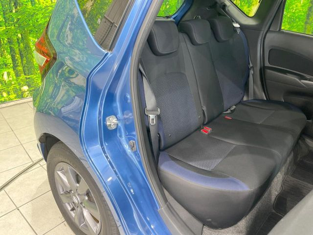 後部座席も気になるようなキズ・汚れやへたり等、大きなダメージはなく、良好な状態です。