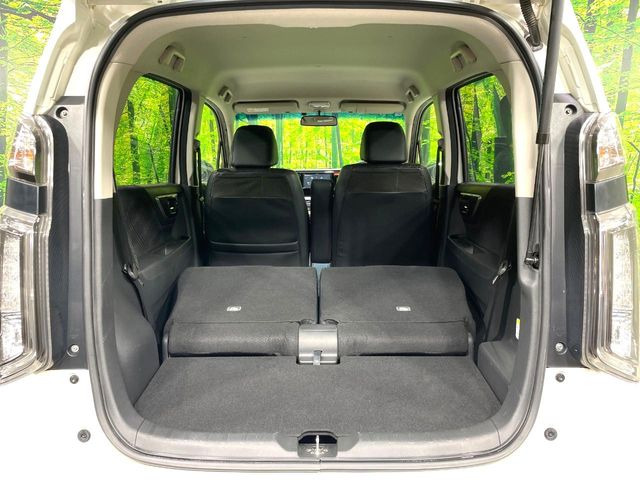 普段のお買い物や通勤、送迎等に十分な荷室スペースを確保しております。セカンドシートを倒すと、大きな荷物の積載も可能です♪