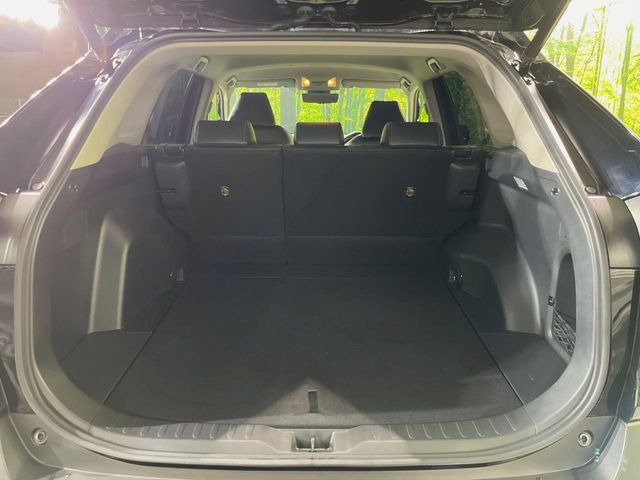 積載量500kgの広々としたデッキは、遊びから仕事まで多用途に使えます。ベッドライナーやトノカバーの取り付けもご相談下さい♪