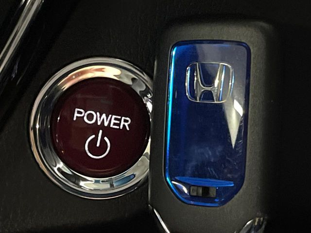 �yHonda�X�}�[�g�L�[�z�J�o����|�P�b�g�ɓ��ꂽ�܂܂ł��h�A�̎{���E�������\�ȃX�}�[�g�L�[�𑕔��B�G���W���̃I���E�I�t�����J�M�����o���K�v����������Ƃ��Ă��֗��ł���