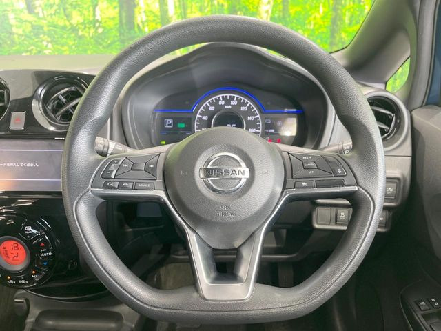 インテリアに合わせたデザインのステアリングは、運転される方のことも考え、運転しやすい形状、大きさです。是非一度、実際に触ってお確かめください。