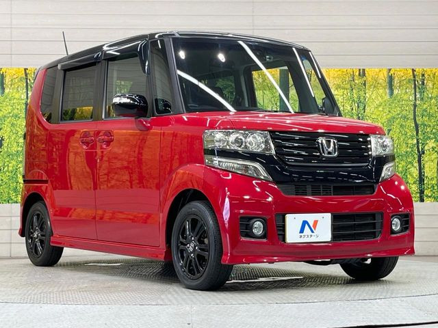 大好評のボディコーティング「弾スプラッシュコート」もご納車までに施工可能。通常のガラスコートと異なる、耐久年数6年の無機質ガラスコーティングが、ボディをキレイな状態に保ってくれます。