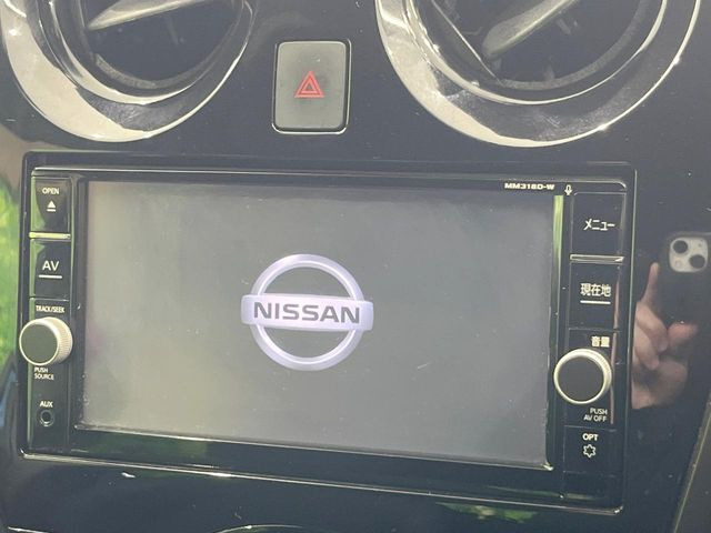 【純正ナビ】人気の純正ナビを装備しております。ナビの使いやすさはもちろん、オーディオ機能も充実!キャンプや旅行はもちろん、通勤や買い物など普段のドライブも楽しくなるはず♪