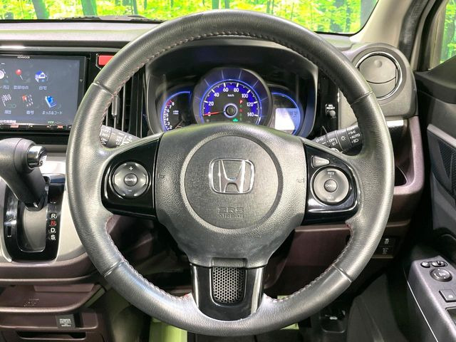 ステアリングも使用感が少なく、きれいな状態となっております♪