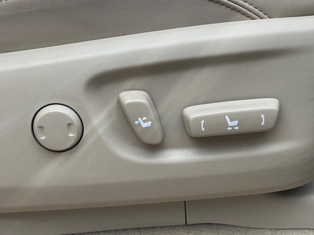 【パワーシート】スイッチ一つで簡単にシートの微調整が可能!電動だから力もいりません!快適なシートポジションにセットして、快適なドライブをお楽しみください。