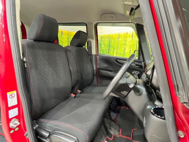 運転席シート廻りは使用感も少なく、良好な状態となっています。丁寧に使われていたことがよくわかりますね。