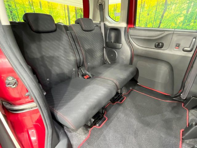 後部座席も気になるようなキズ・汚れやへたり等、大きなダメージはなく、良好な状態です。