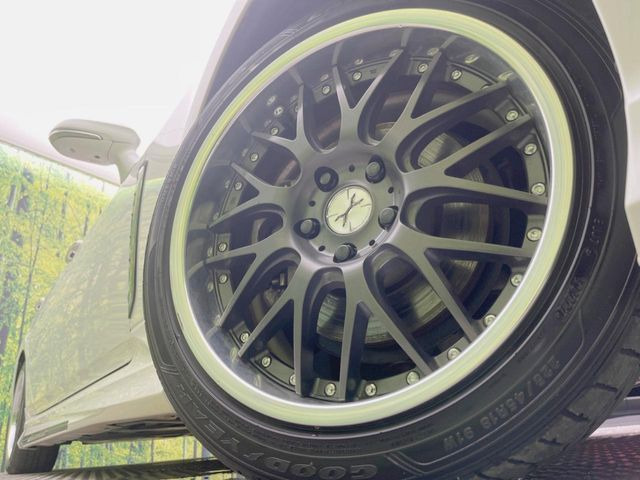 �y18�C���`�A���~�z�C�[���z�O�ςɃ}�b�`�����A���~�z�C�[���𑕒����Ă���܂��B�e��A���~�z�C�[����A�X�^�b�h���X�^�C�����戵�����Ă���܂��B���񂲑��k����������