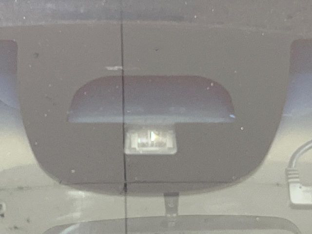 【ホンダセンシング】走行中に前方の車両等を認識し、衝突しそうな時は警報とブレーキで衝突回避と被害軽減をアシスト。より安全にドライブをお楽しみいただけます。