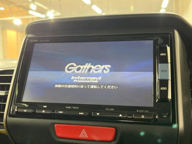 【純正ナビ】人気の純正ナビを装備しております。ナビの使いやすさはもちろん、オーディオ機能も充実!キャンプや旅行はもちろん、通勤や買い物など普段のドライブも楽しくなるはず♪