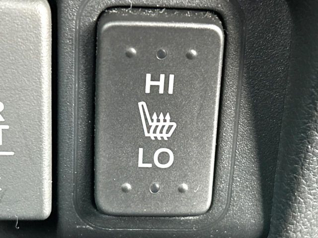 【シートヒーター】寒い日に重宝するシートヒーター!エアコンより早く温まってくれるので寒がりの人も安心ですね♪エアコンの温風は乾燥するから苦手、という方にもをおすすめです。