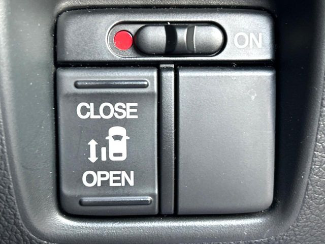 【パワースライドドア】スマートキーや運転席のスイッチでスライドドアの開閉が可能♪電動だから力を入れてドアを開ける必要が無く、小さいお子様でも、重い荷物を持っている時もラクに開け閉めできます♪