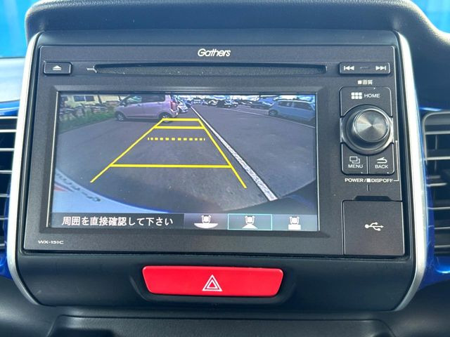 【バックカメラ】駐車時に後方がリアルタイム映像で確認できます。大型商業施設や立体駐車場での駐車時や、夜間のバック時に大活躍!運転スキルに関わらず、今や必須となった装備のひとつです!