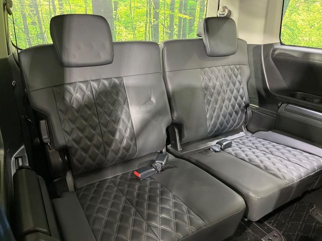 3列目シートはもちろん状態良好☆大人でもゆったりと座って頂けますので、大人数でのお出かけもラクラクです♪ご家族で、気の知れた仲間で、ドライブに行くのが楽しみですね♪