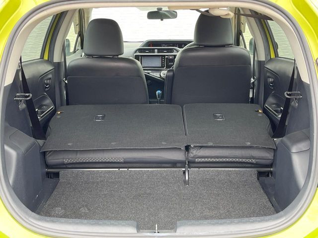 普段のお買い物や通勤、送迎等に十分な荷室スペースを確保しております。セカンドシートを倒すと、大きな荷物の積載も可能です♪