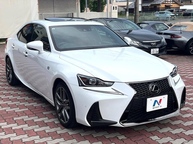 大好評のボディコーティング「弾スプラッシュコート」もご納車までに施工可能。通常のガラスコートと異なる、耐久年数6年の無機質ガラスコーティングが、ボディをキレイな状態に保ってくれます。