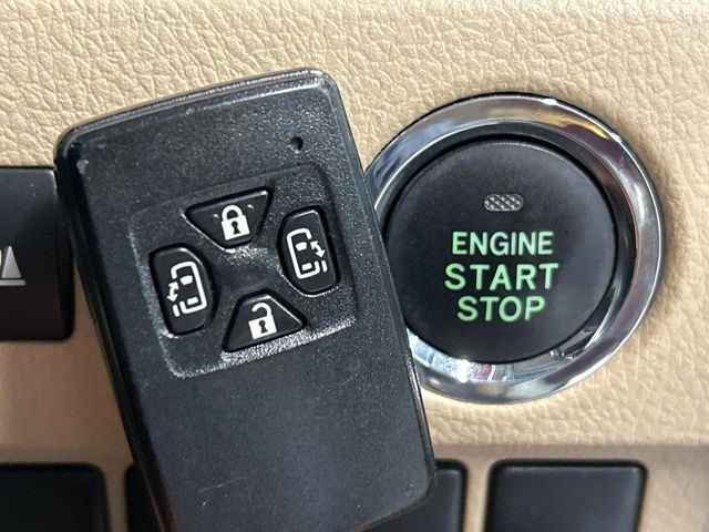 �y�X�}�[�g�L�[�z�J�o����|�P�b�g�ɓ��ꂽ�܂܂ł��h�A�̎{���E�������\�ȃX�}�[�g�L�[�𑕔��B�G���W���̃I���E�I�t�����J�M�����o���K�v����������Ƃ��Ă��֗��ł���