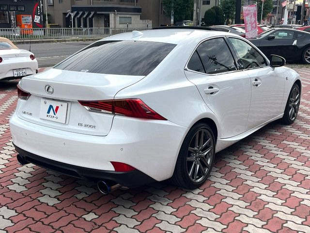 ☆全国のネクステージからお取り寄せが可能※!遠方の店舗に展示してあるクルマが気になる場合も、最寄りの店舗でご覧いただくことが可能です!是非私たちに要望をお聞かせください!※別途費用