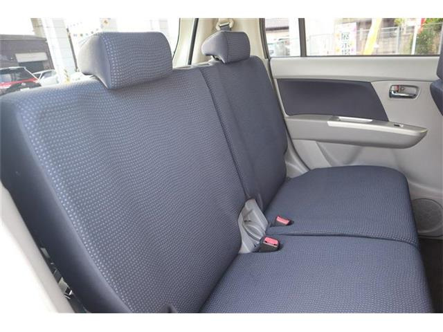 室内も充分・年式以上に綺麗です!更にスタッフが真心込めて納車の清掃や準備をします!(気になる方には別途ルームクリーニング・革調カバー販売など)対応できます。